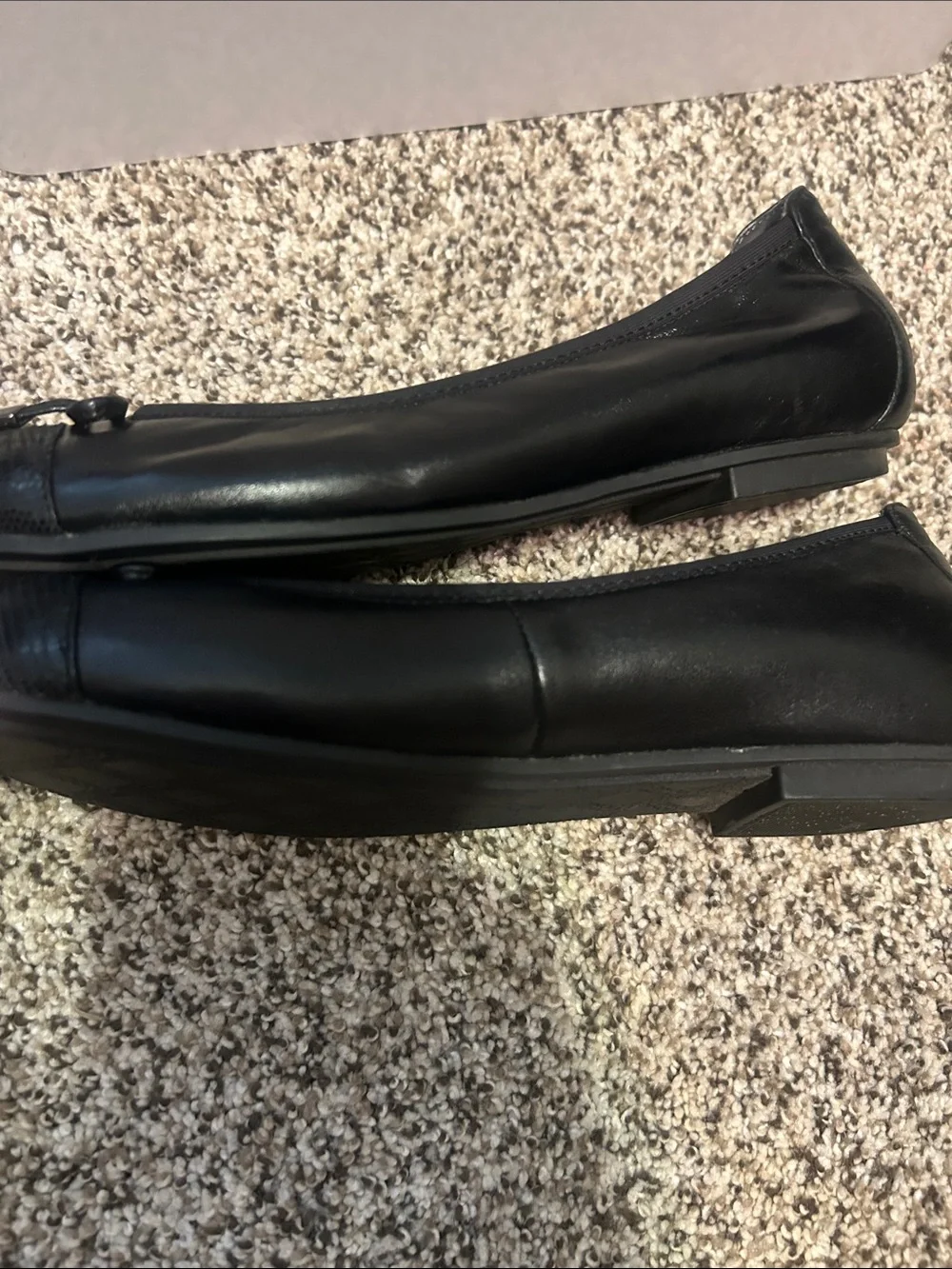 Vionic Black Leather Ballet Flats with Textured Toe and Bow